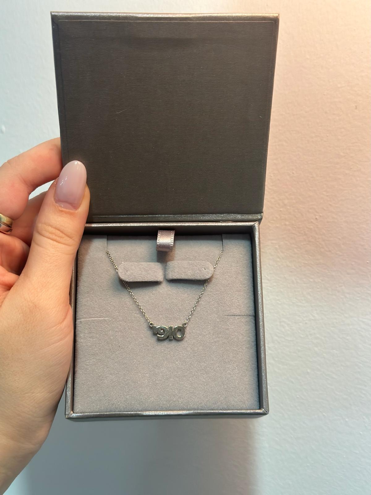 Hebrew name "Sophie" in white gold, attached to a fine cable chain.