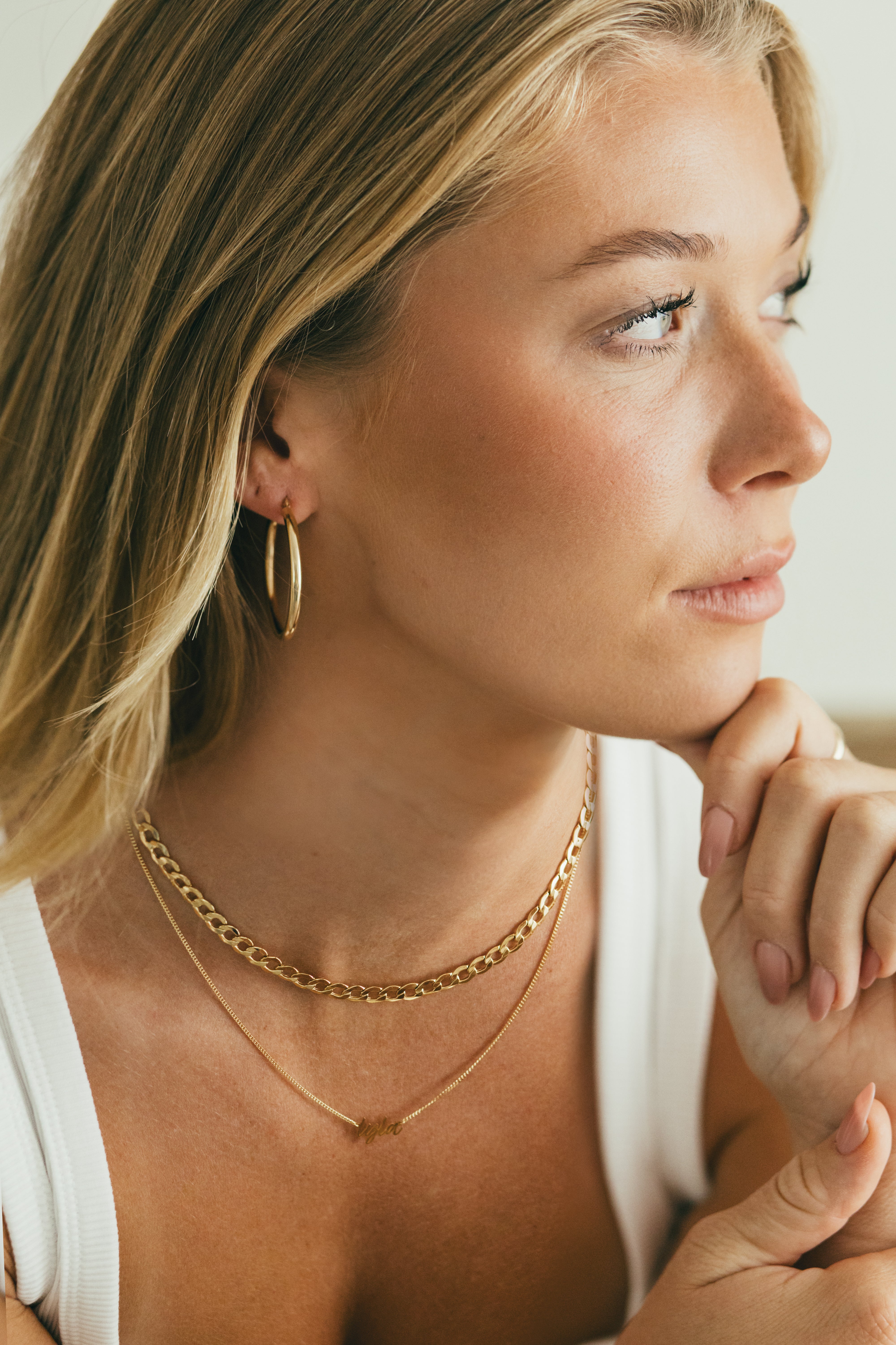 a girl wearing large gold 3mm hoops