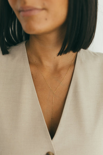 What is a Lariat Necklace, and How Do You Wear One? | Medley Jewellery Blog