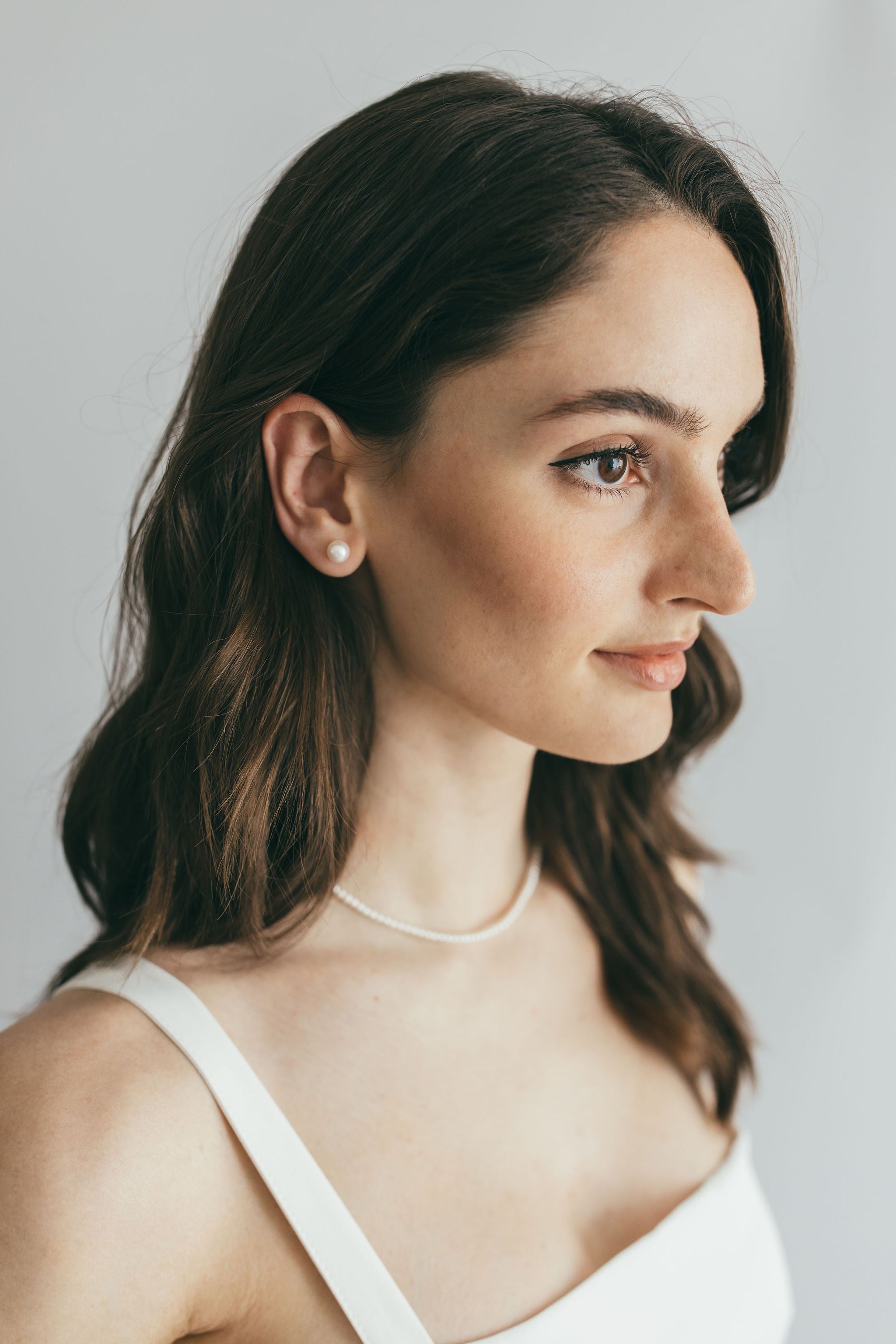 bridal girl wearing pearl studs and pearl necklace